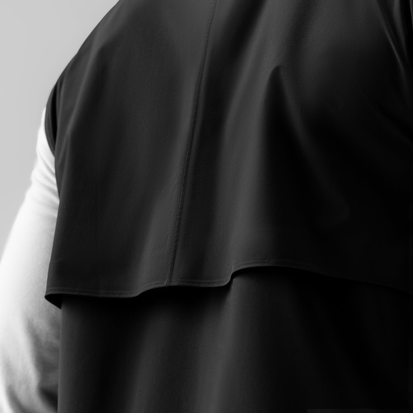 Aerotex PrimaLoft Run Vest in black, worn by model, side view detail