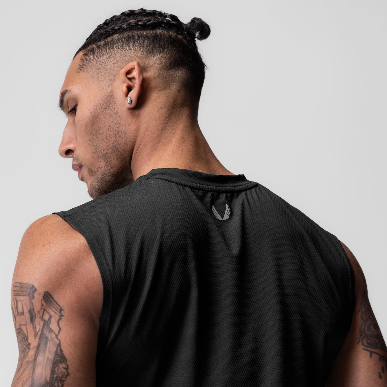 AeroSilver Cutoff Tank in black worn by model, side profile view
