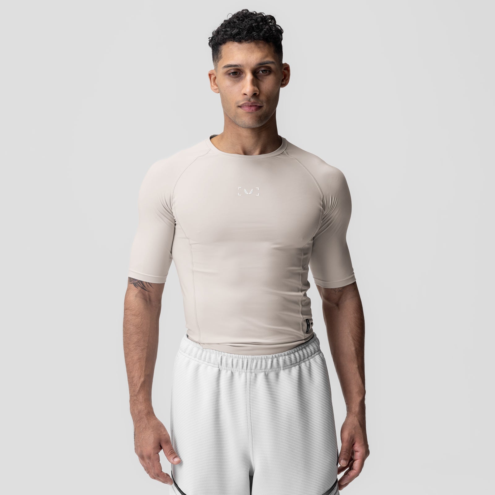 WarpFlexx-Lite Half-Sleeve Baselayer in Chai, front view on model