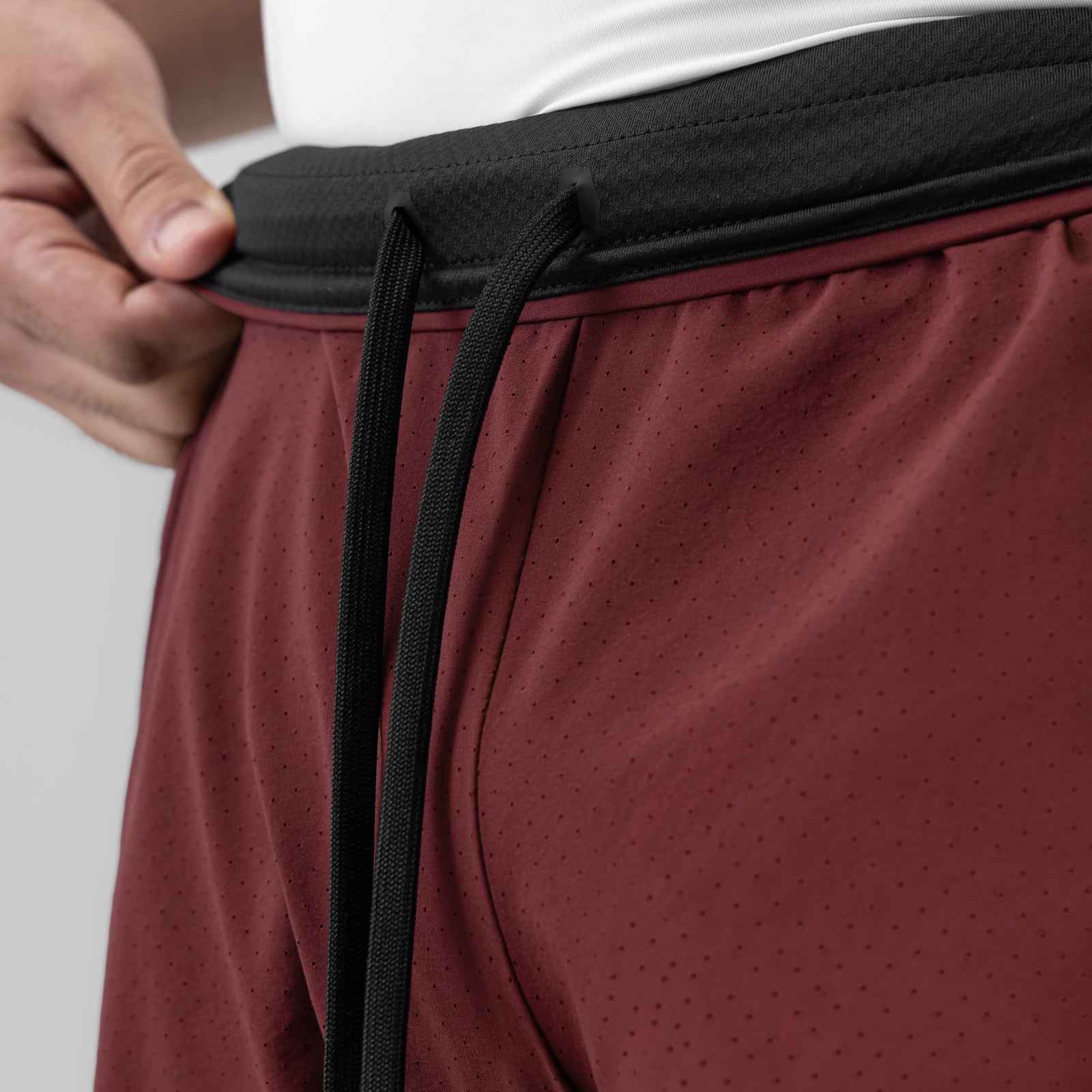 Aerotex™ Bonded 7" Liner Short in Crimson, detail shot of waistband and drawstring