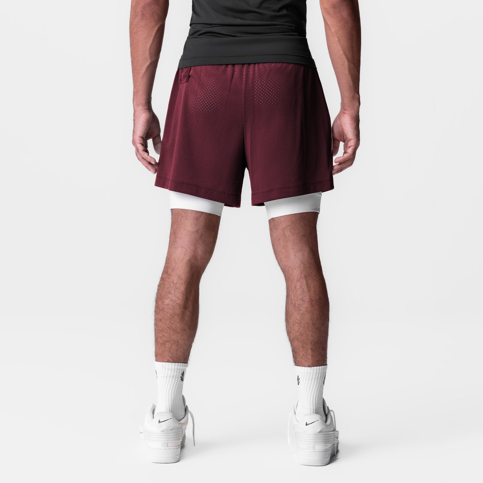 Ion-Mesh 5" Liner Short in Crimson worn by model, back view