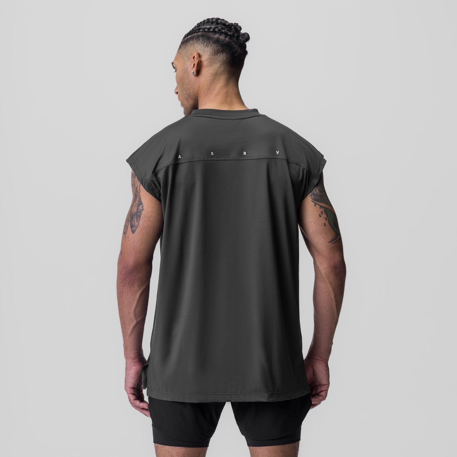 Silver-Lite™ 2.0 Oversized Cutoff in space grey, worn by model showing back view