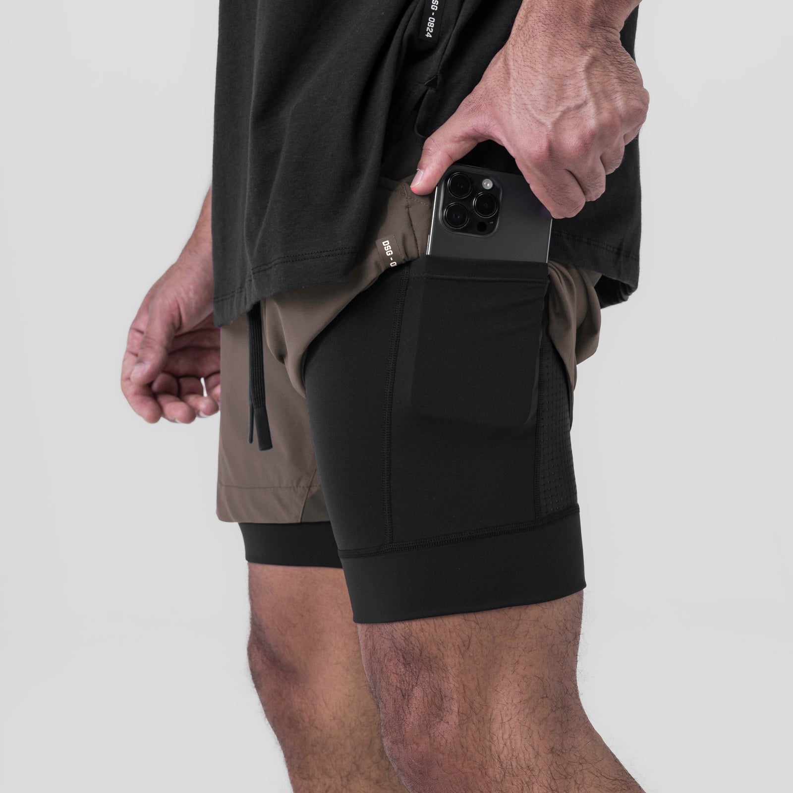Tetra-Lite 5" Liner Short in Deep Taupe and Black, model holding phone in side pocket