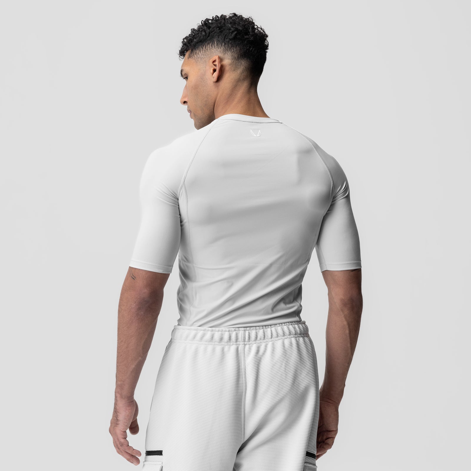 WarpFlexx-Lite® Half-Sleeve Baselayer in light grey, back view on model