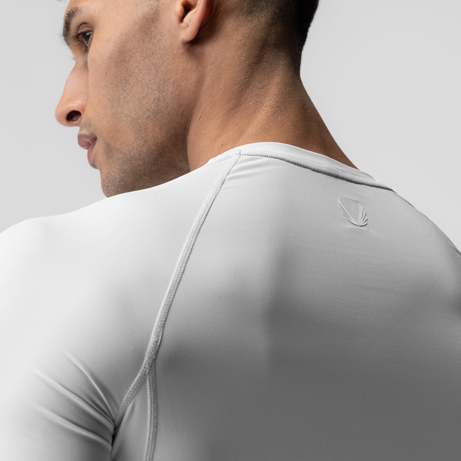 WarpFlexx-Lite® Half-Sleeve Baselayer in light grey, worn by model in side profile