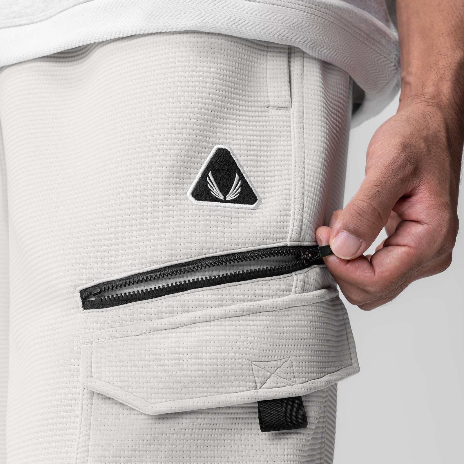 Deltapeak® Cargo Cinch Jogger in light grey, model detail shot of zippered pocket