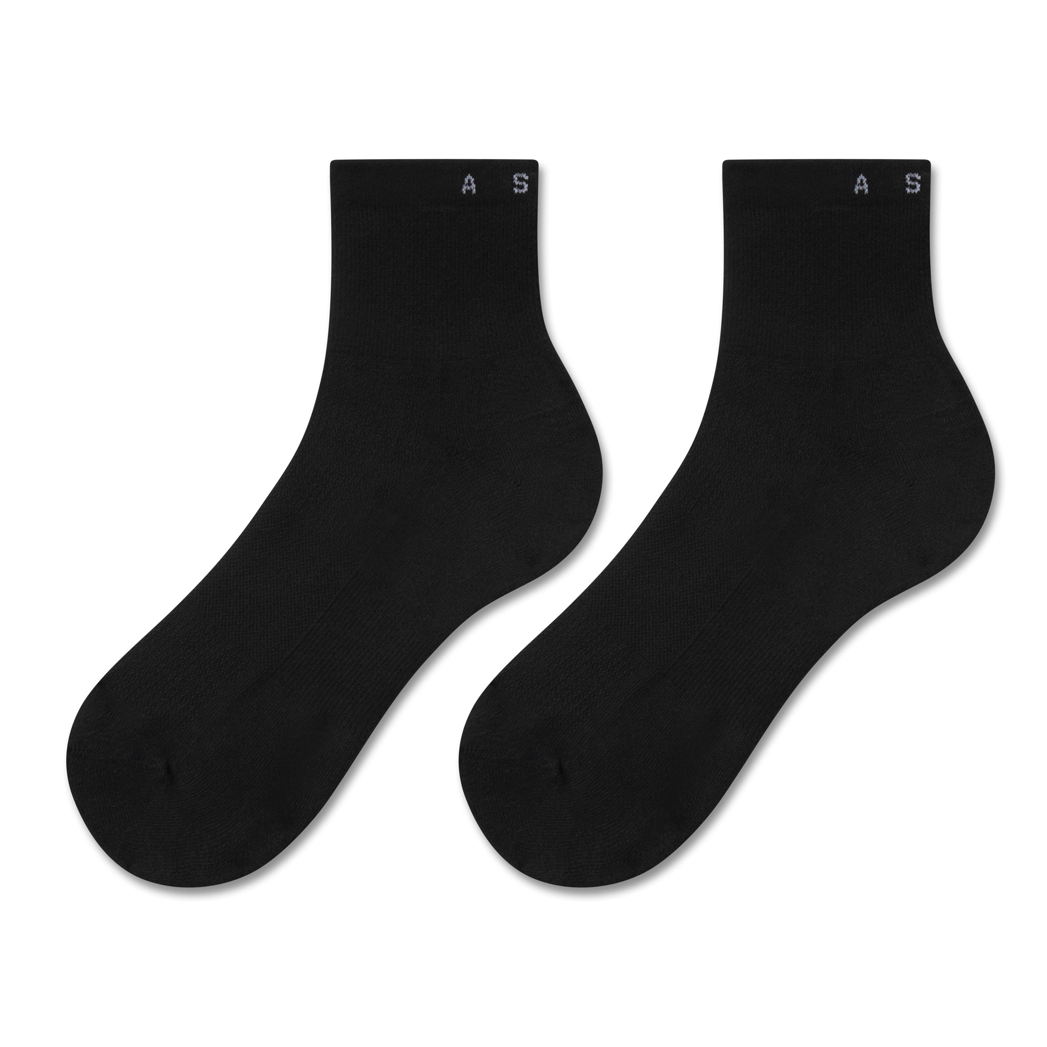 flatlay Performance Ankle Socks in black, pair view