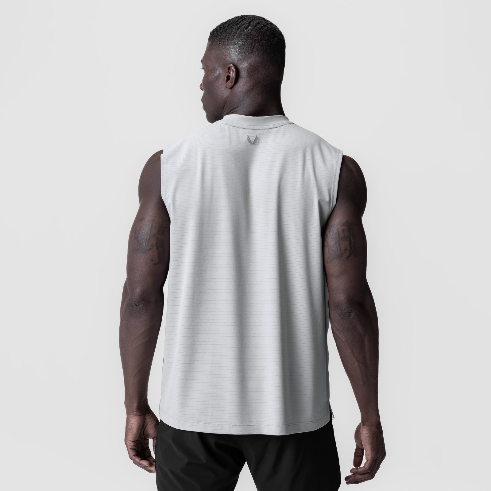 3D-Lite® 2.0 Lycra® Relaxed Cutoff in slate grey, back view on model