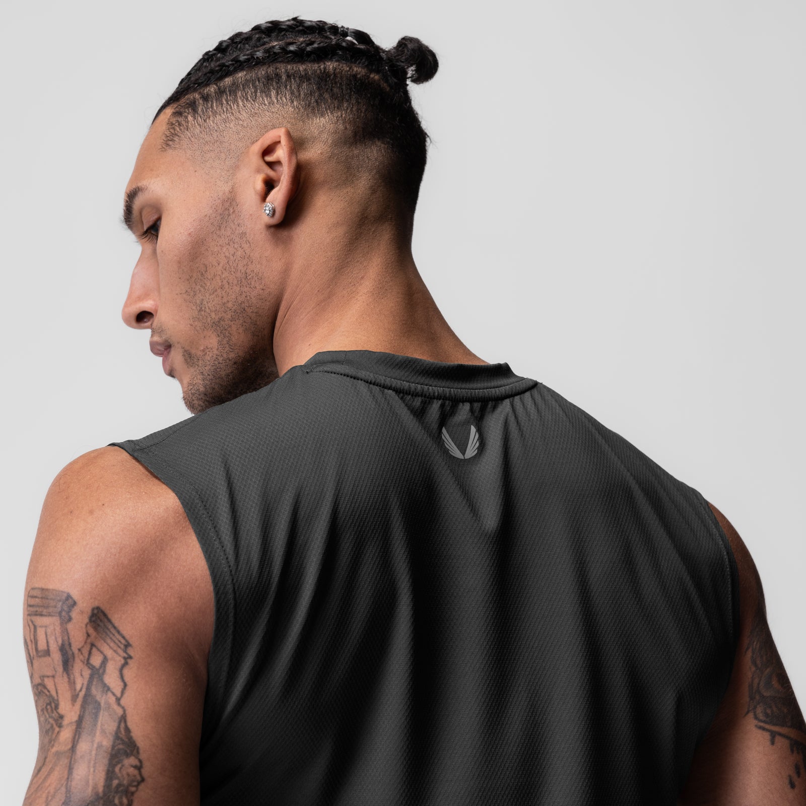 AeroSilver® Cutoff Tank in Space Grey, worn by model, side profile view