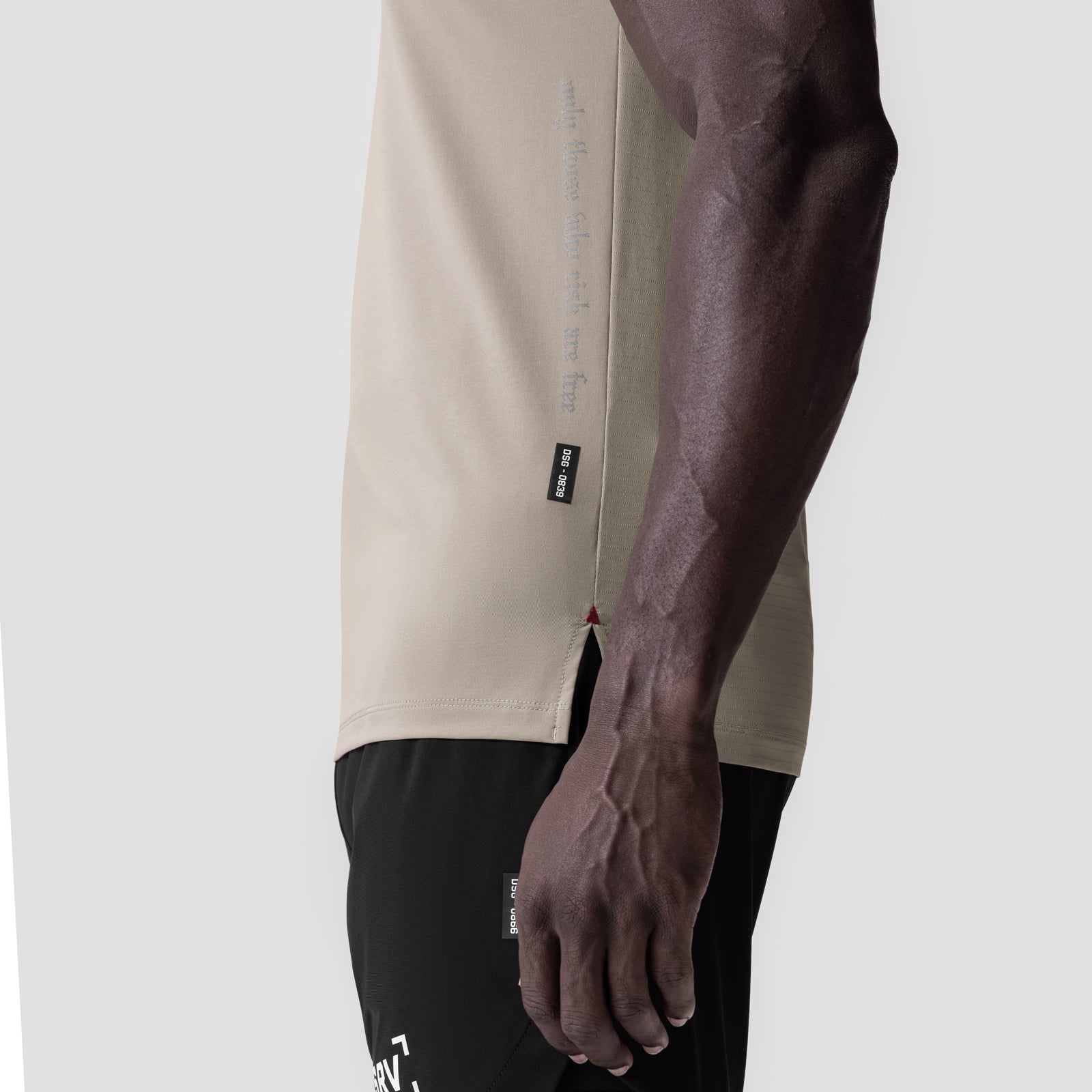 3D-Lite 2.0 Lycra Fitted Tee in Sand Smoke worn on model, side view