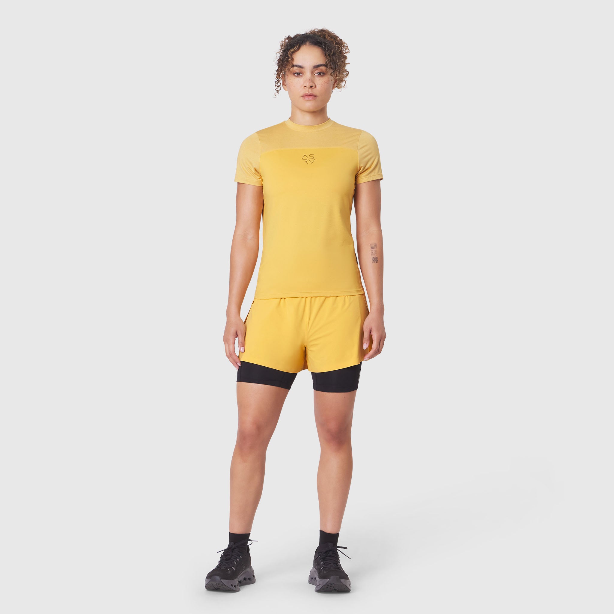 W086 AEROSILVER® UPF50+ Run Tee in Amber, front view on model