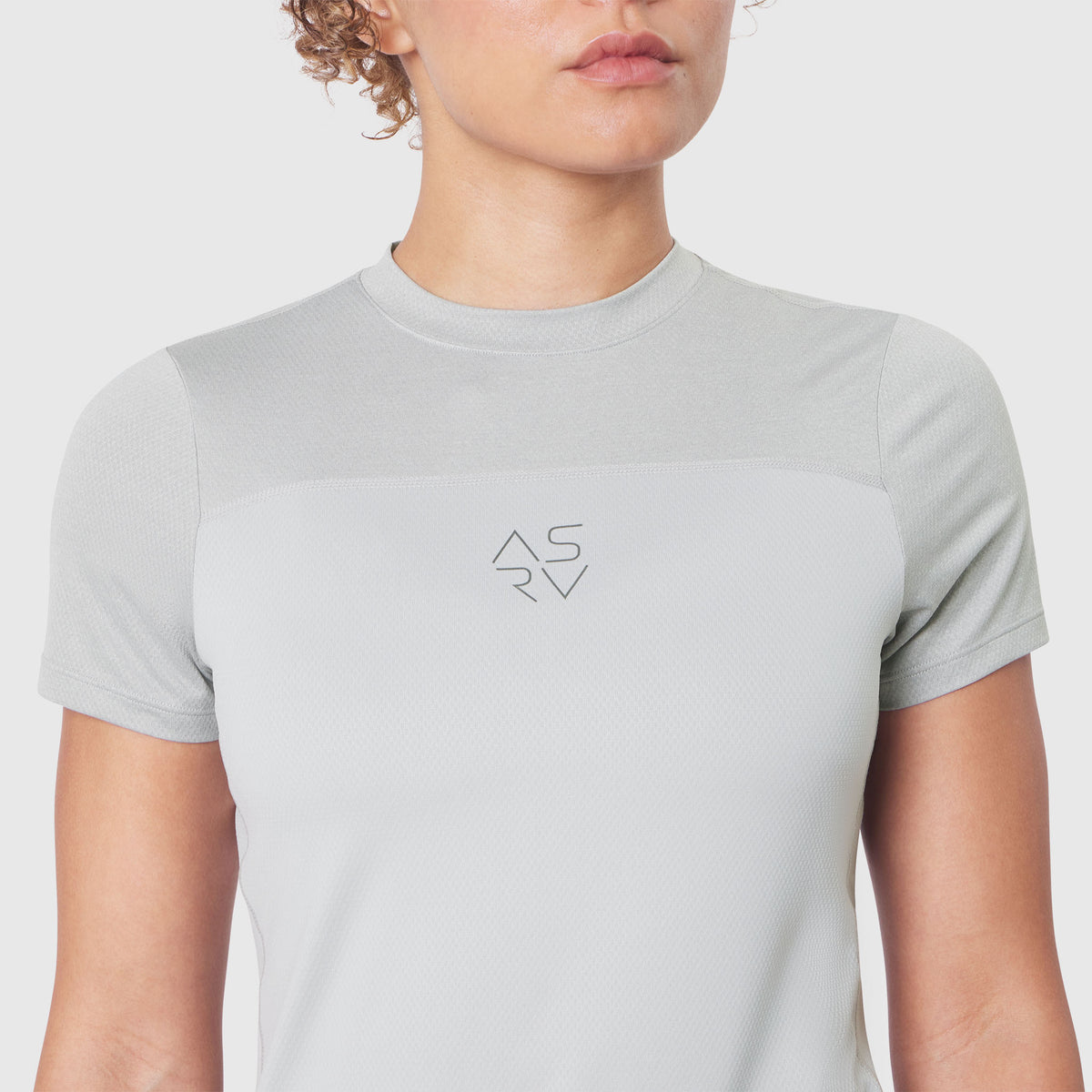 W086 AEROSILVER® UPF50+ Run Tee in Slate Grey, front view on model