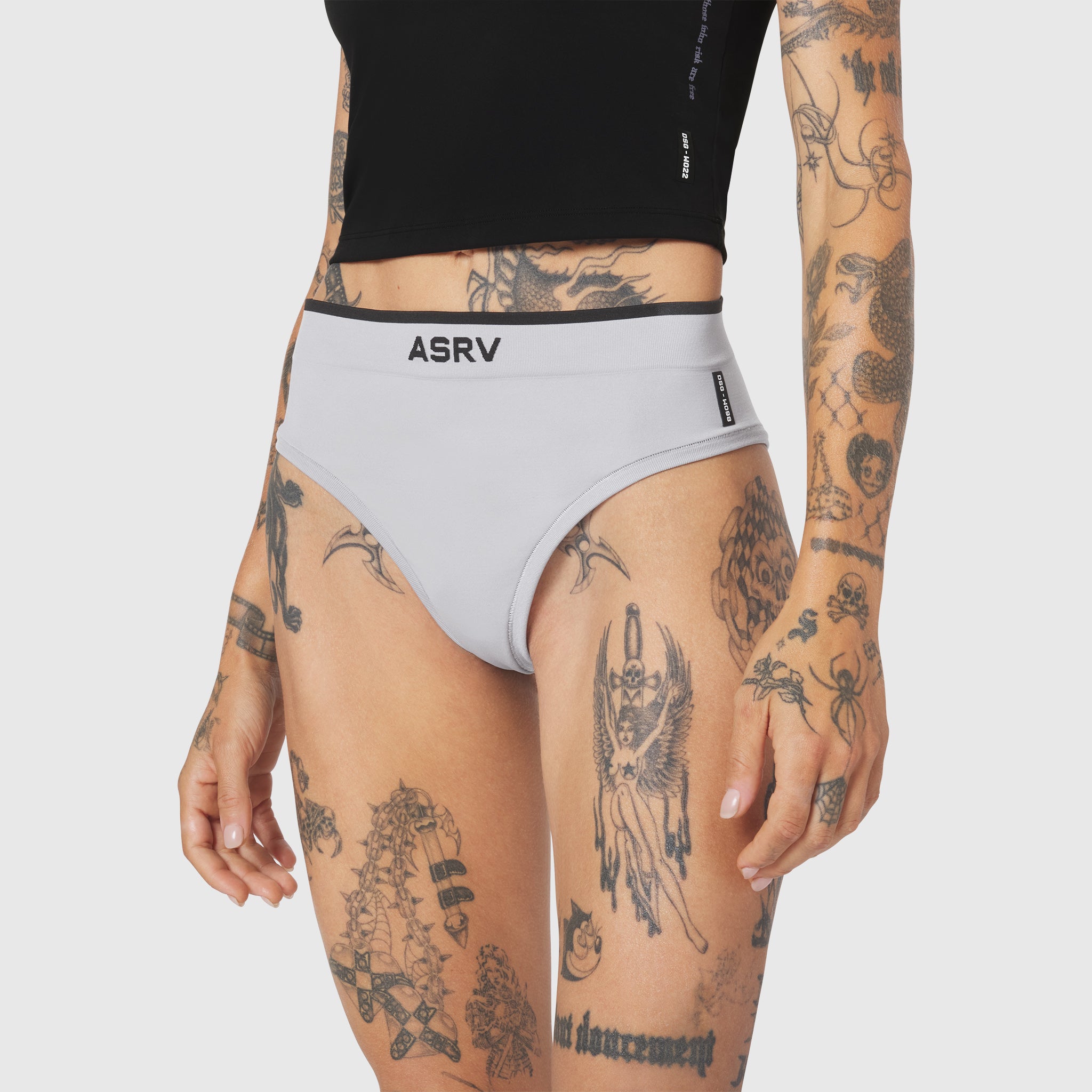 LYCRA® ADAPTIV Seamless Underwear in slate grey, worn by model with visible tattoos