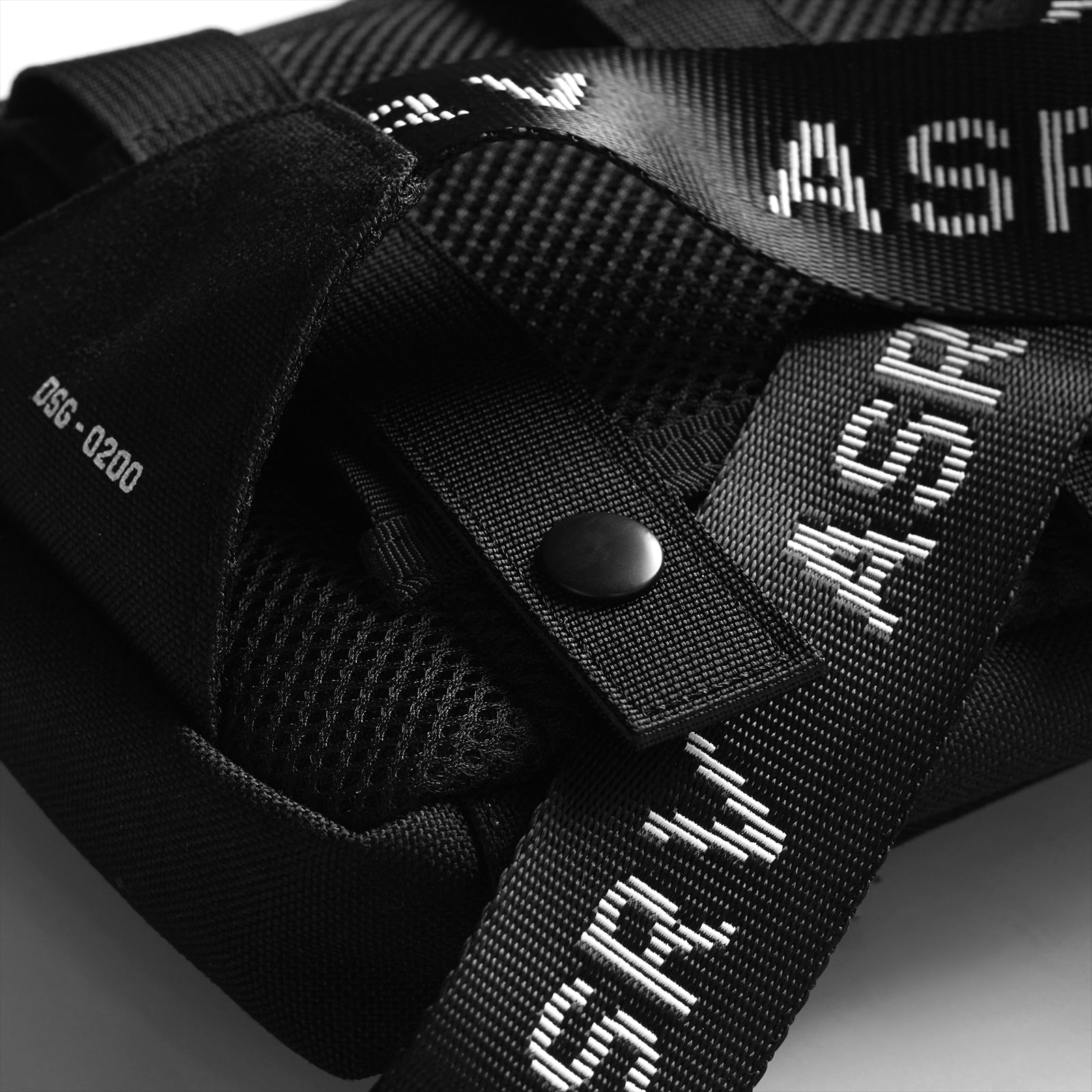 Flatlay 0200 Cordura Modular 2-in-1 Crossbody Backpack in black, detail view