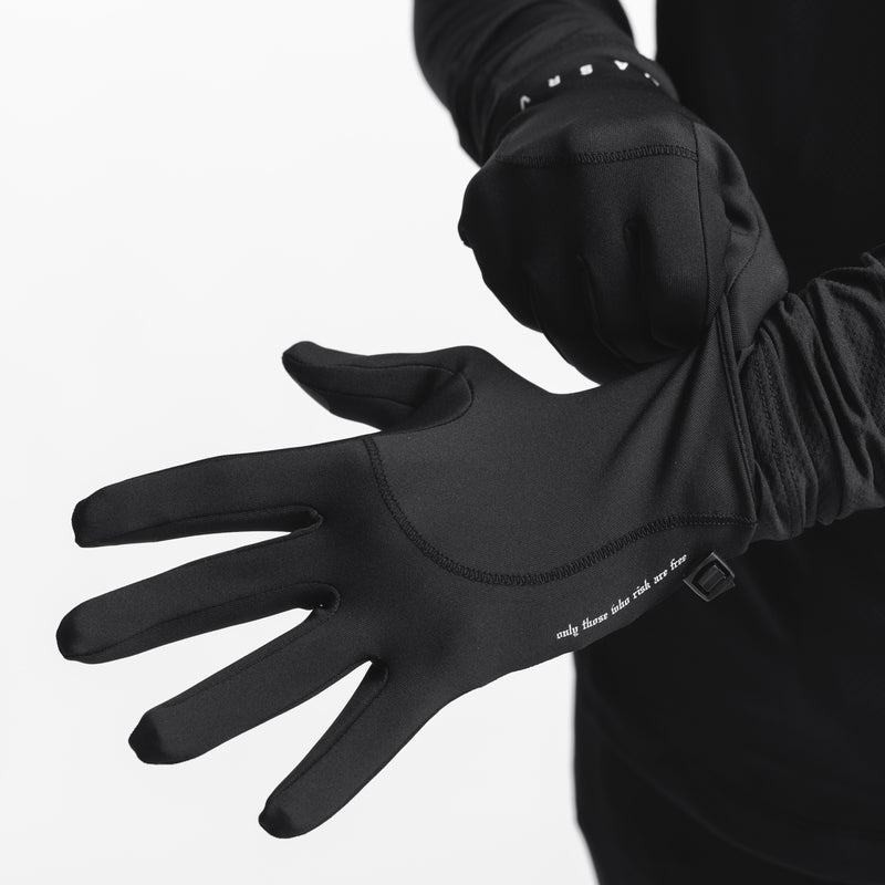 0546. Aeroheat® Lightweight Gloves - Black/White