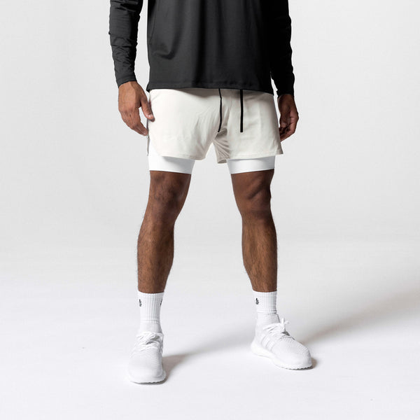 0662. Silver-Lite™ 2.0 5” Liner Short - Stone/White